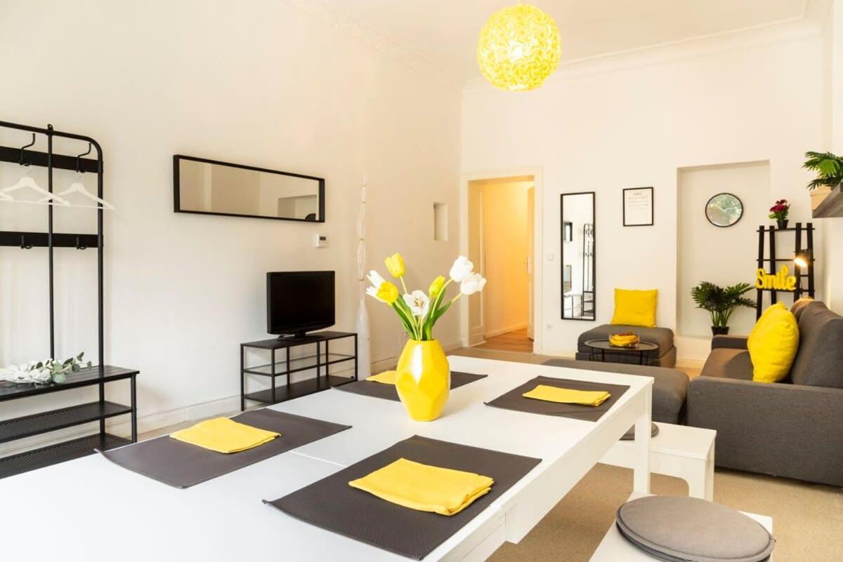 Modern 2 Bedroom Apartment In Berlin Schoeneberg Exterior photo